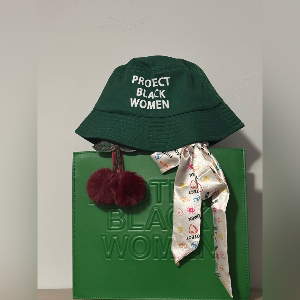 Medium tote and hat set